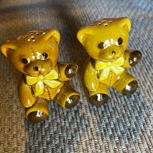 VINTAGE AVON Hand Painted Made in Brazil Teddy Bear Salt & Pepper Set. Like New.
